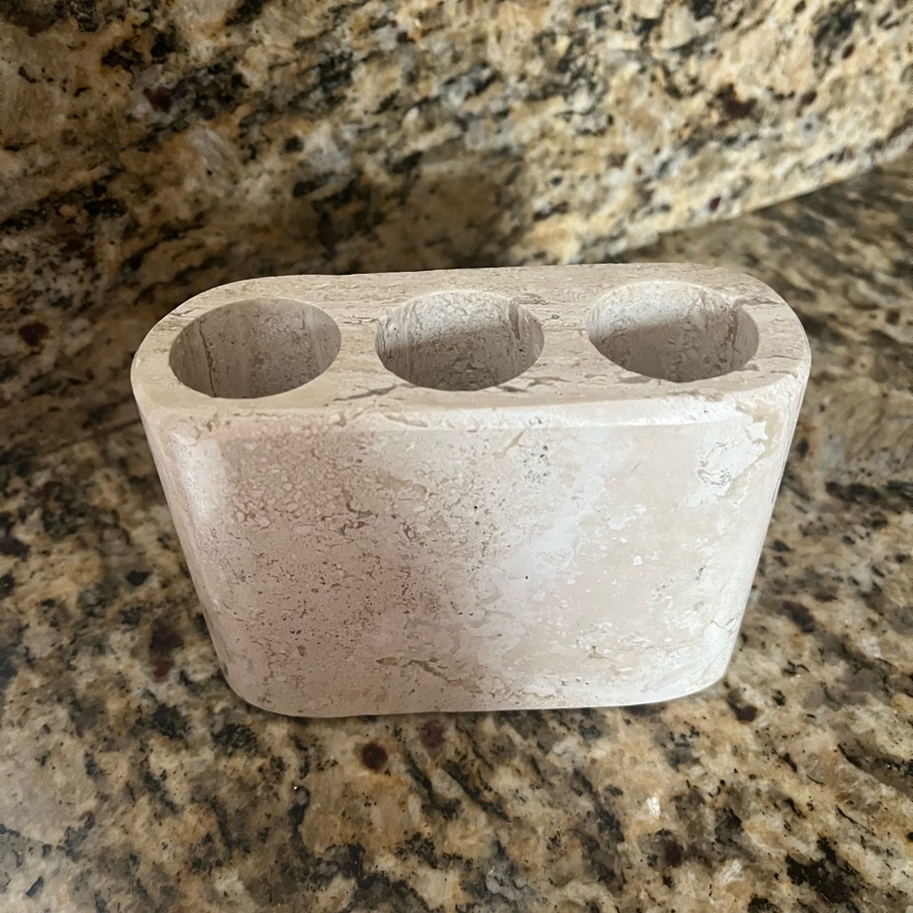 Toothbrush holder